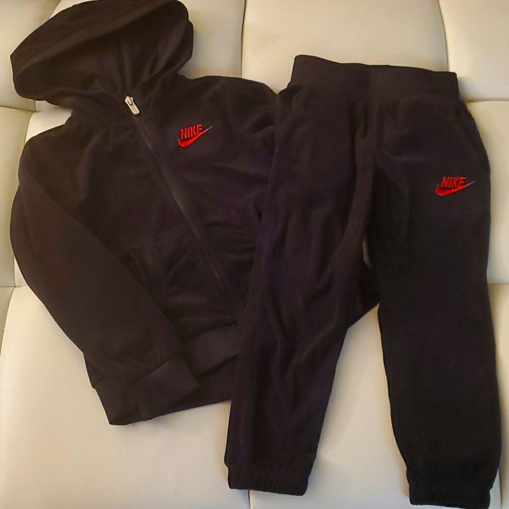 Toddler Girls Nike Sweatsuit